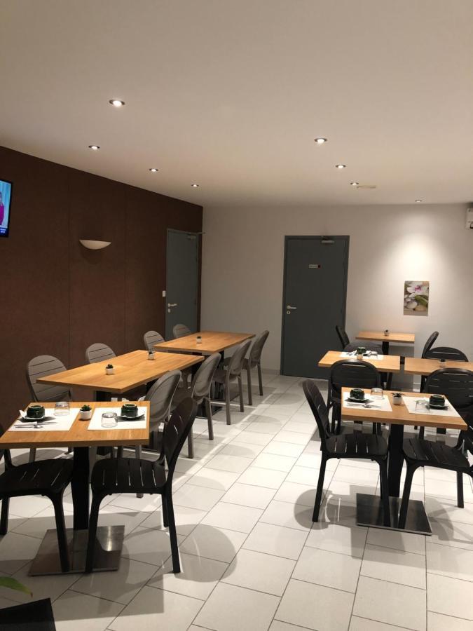 Rev'Hotel Riberac Bagian luar foto